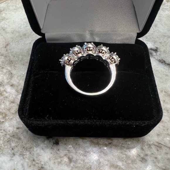 New 18k Rose gold & 925 Sterling Silver Anniversary band. 💍🤍 - Picture 8 of 9